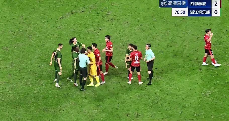 武磊攻入制胜球，埃瓦尔获得宝贵三分